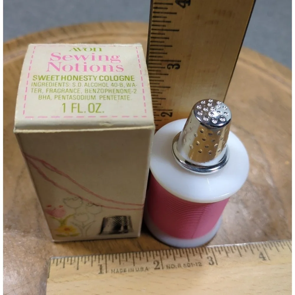 Vtg Avon Sewing Notions Thimble Top Milk Glass Spool Pink Thread Bottle‎ Empty
